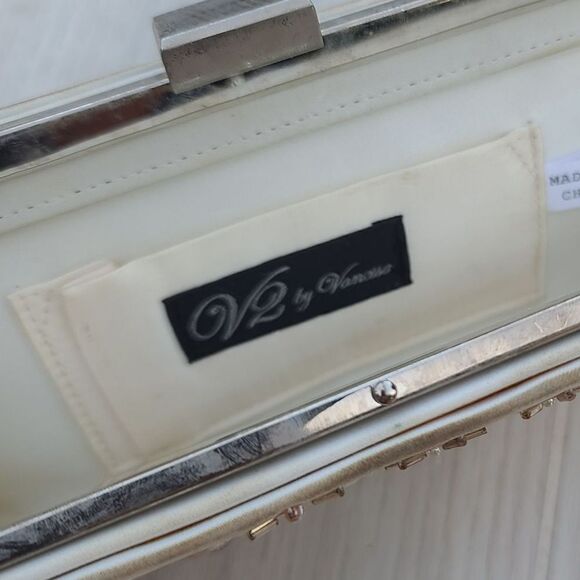 Vintage V2 clasp clutch purse Thin
